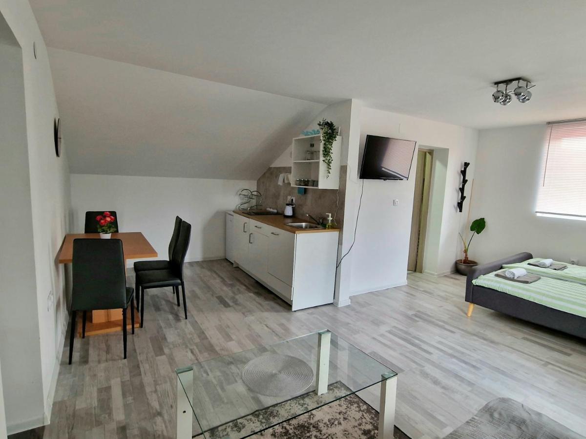 Apartman Castle Tusilovic Εξωτερικό φωτογραφία